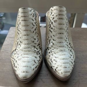 Report Snakeskin Mules